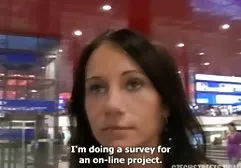 Czwórka przyjaciół na filmiki xxx za darmo plaży.